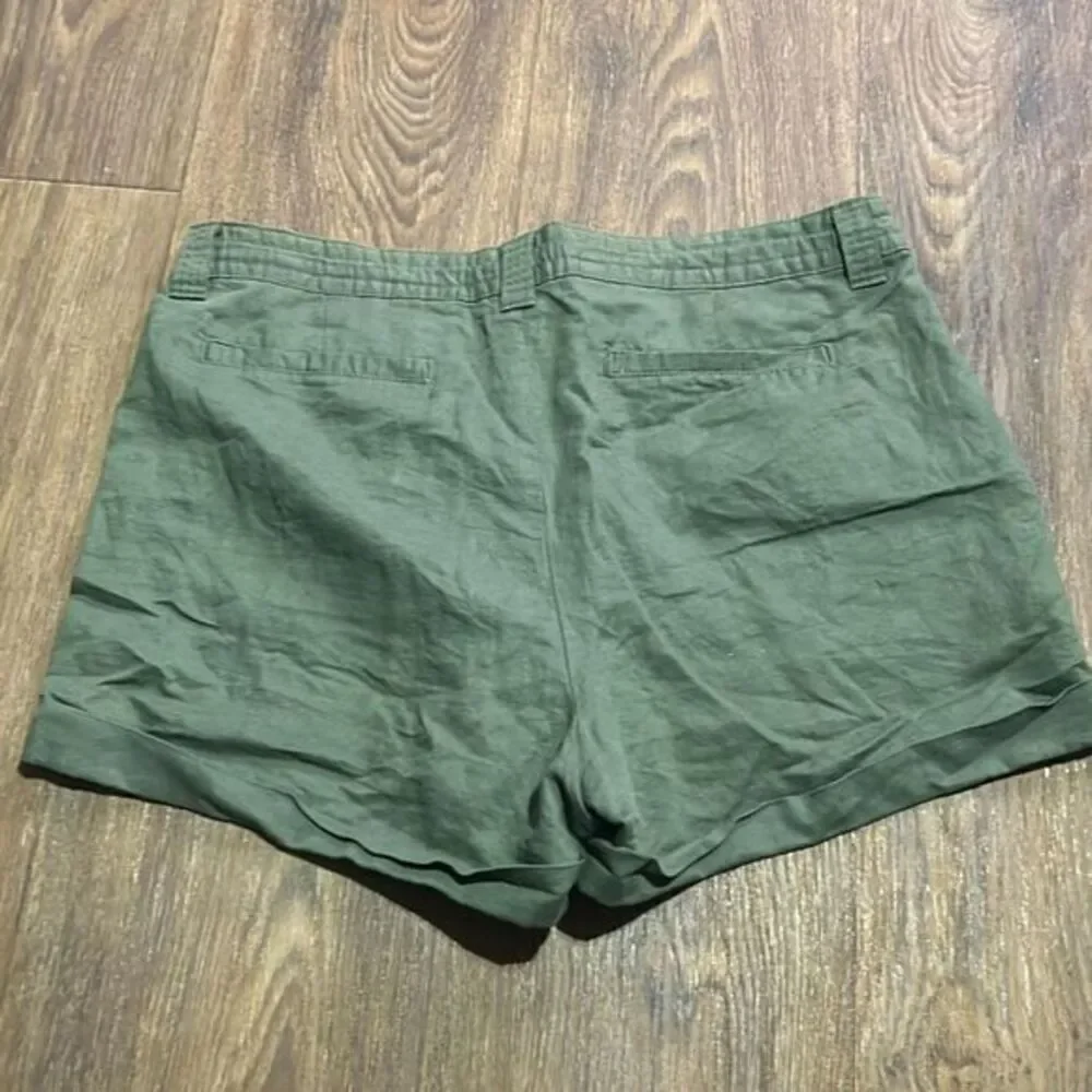 Gap green cotton blend shorts. Light weight summer beach shorts‎
